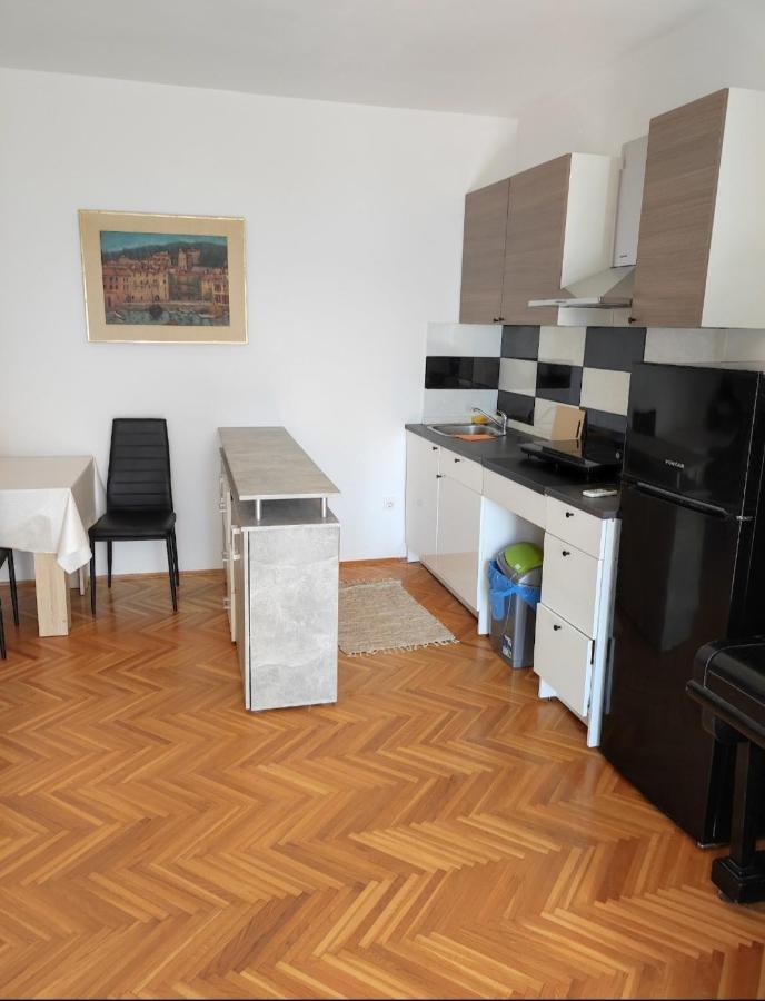 Apartmani Ketryn ツリクヴェニツァ エクステリア 写真